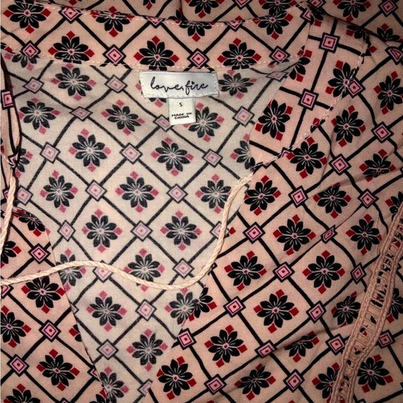 Pink floral print embroider accent tie neckline top‎ mock button Love Fire small - Picture 7 of 11